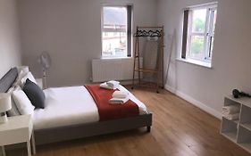2 Bedroom Large First Floor Apartment With Free Parking